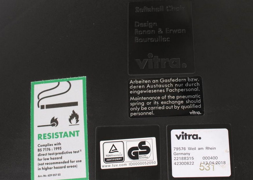Vitra Softshell Chair in Blau mit schwarzem Gestell und Rollen