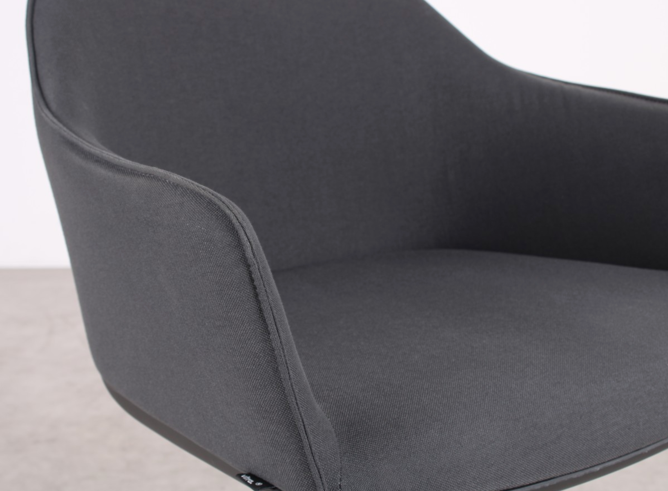 Vitra Softshell Chair in Grau mit schwarzem Gestell und Rollen