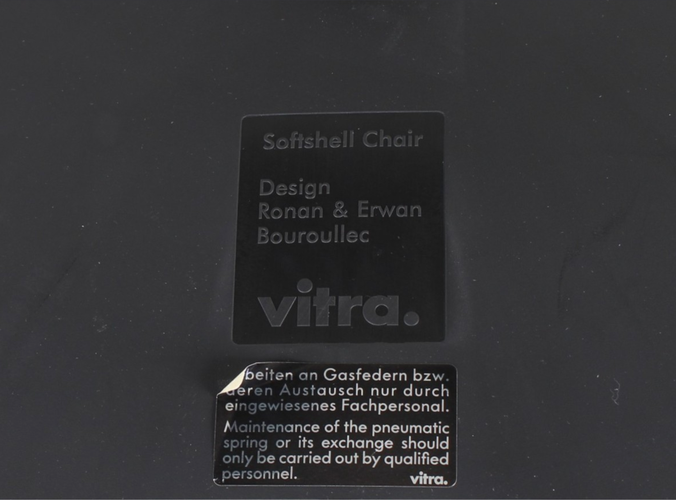 Vitra Softshell Chair in Grau mit schwarzem Gestell und Rollen